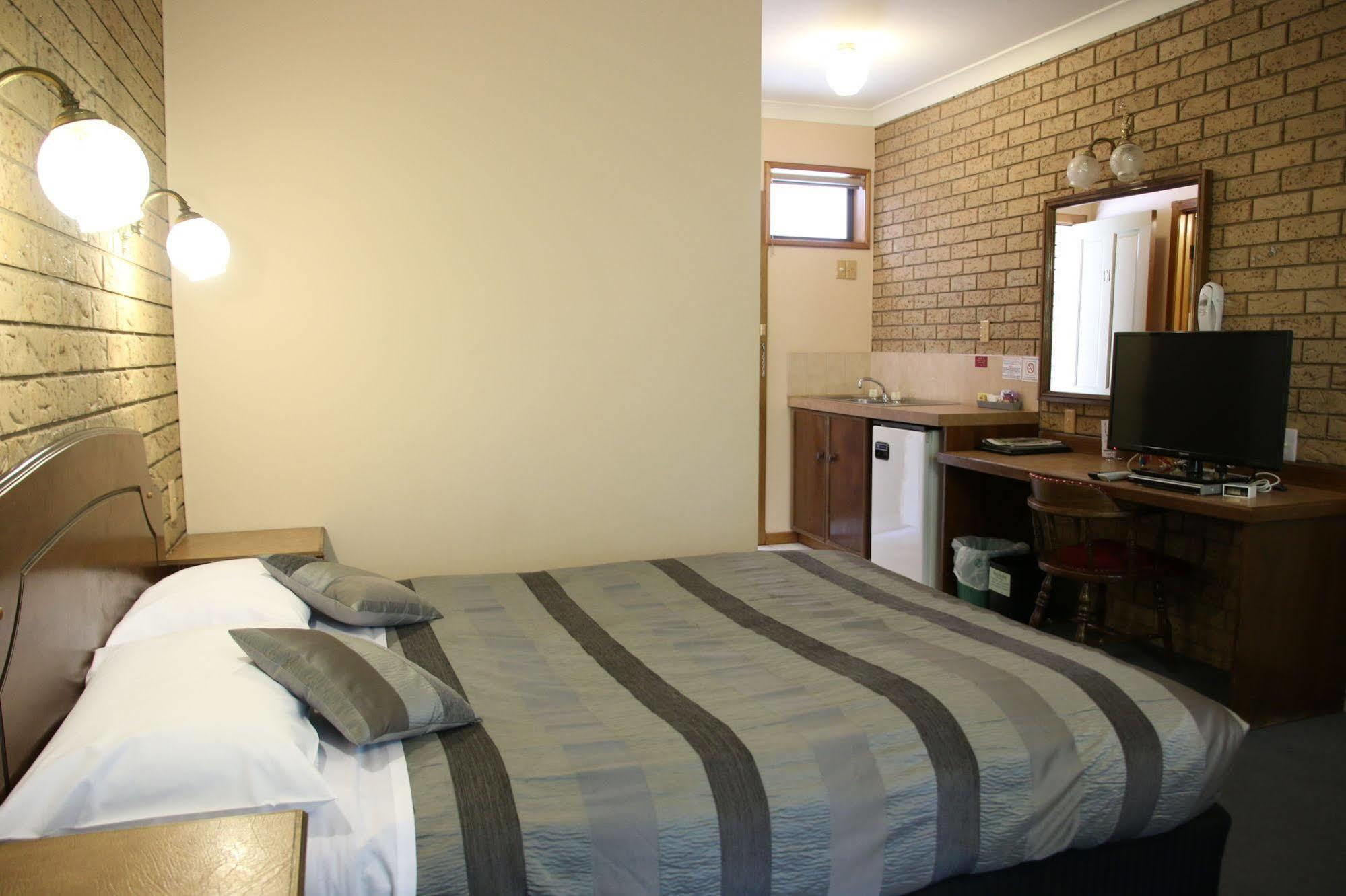 Barrass John Bright Motor Inn מראה חיצוני תמונה